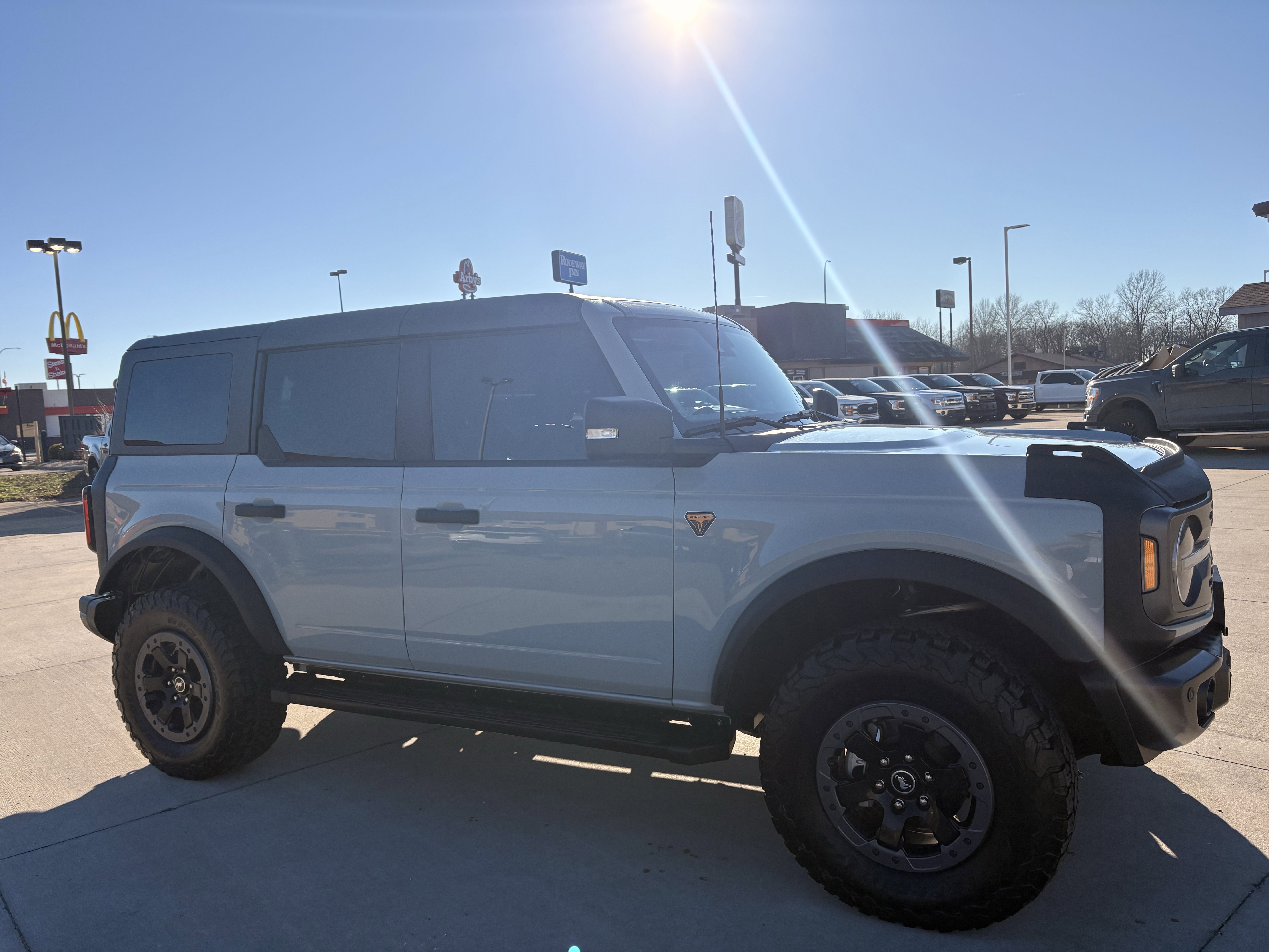 Used 2022 Ford Bronco Badlands image 3