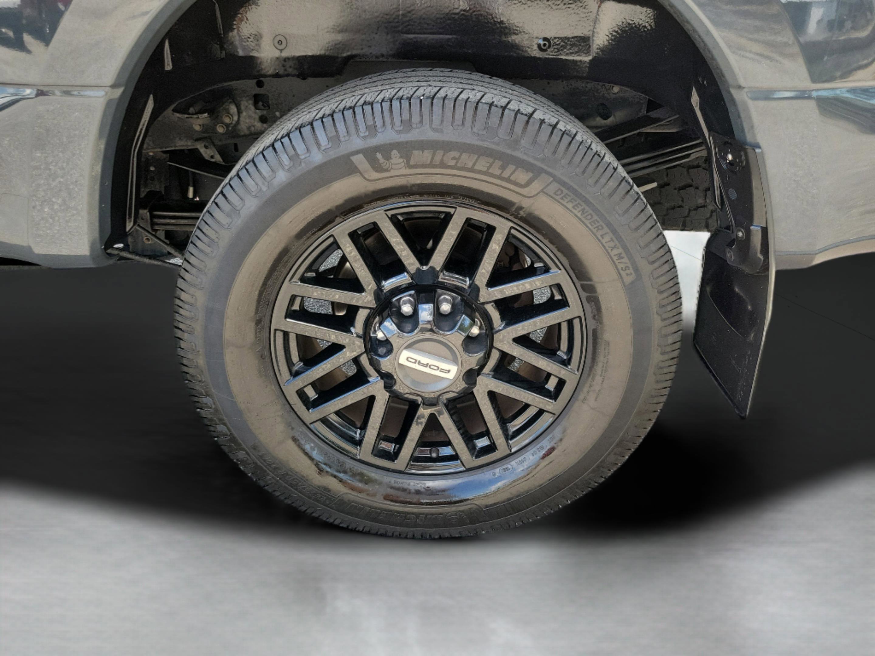 Used 2021 Ford F350 Platinum w/ FX4 Off-Road Package AWD/4WD image 29
