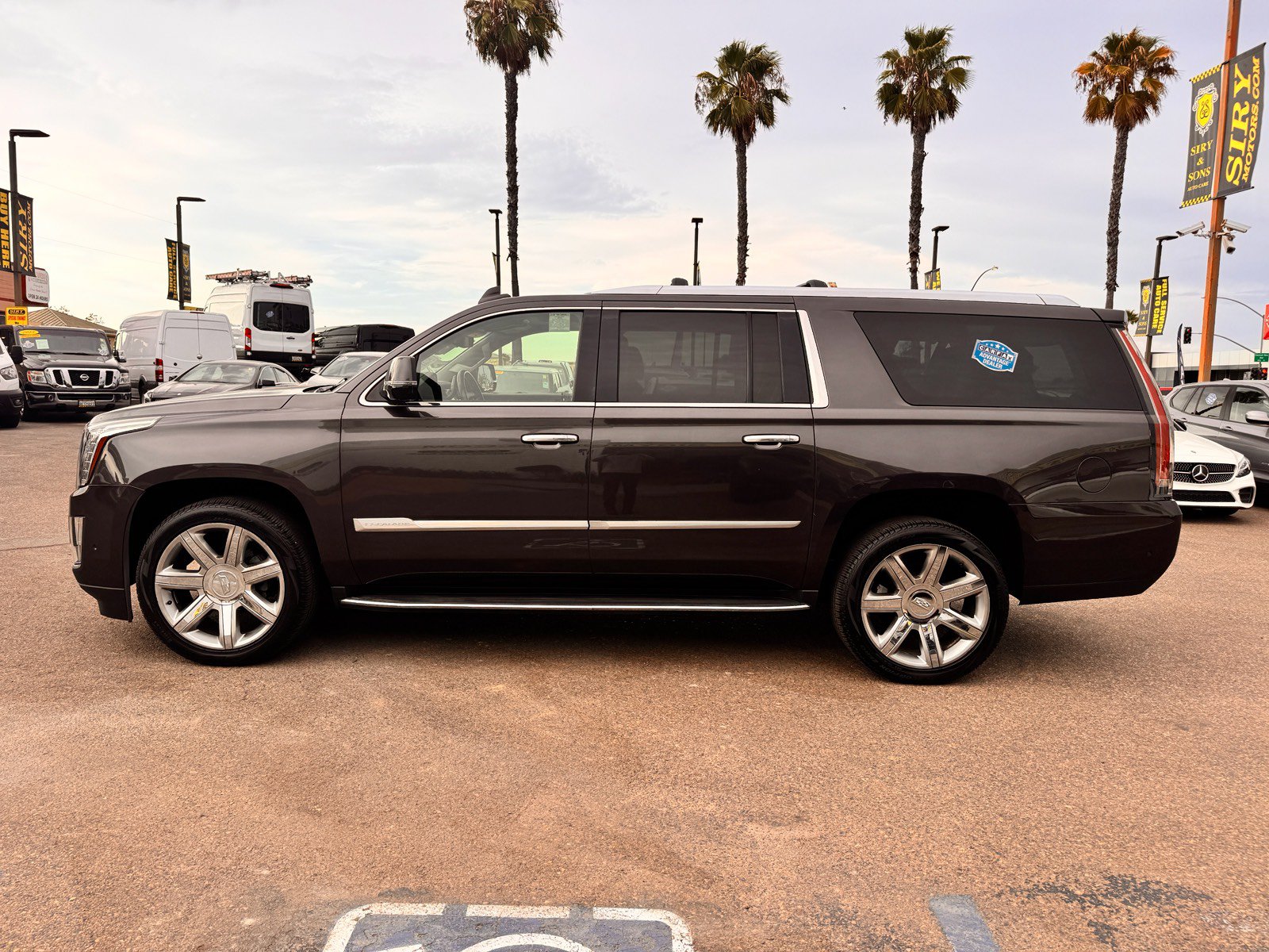 Used 2018 Cadillac Escalade ESV Luxury AWD/4WD image 4
