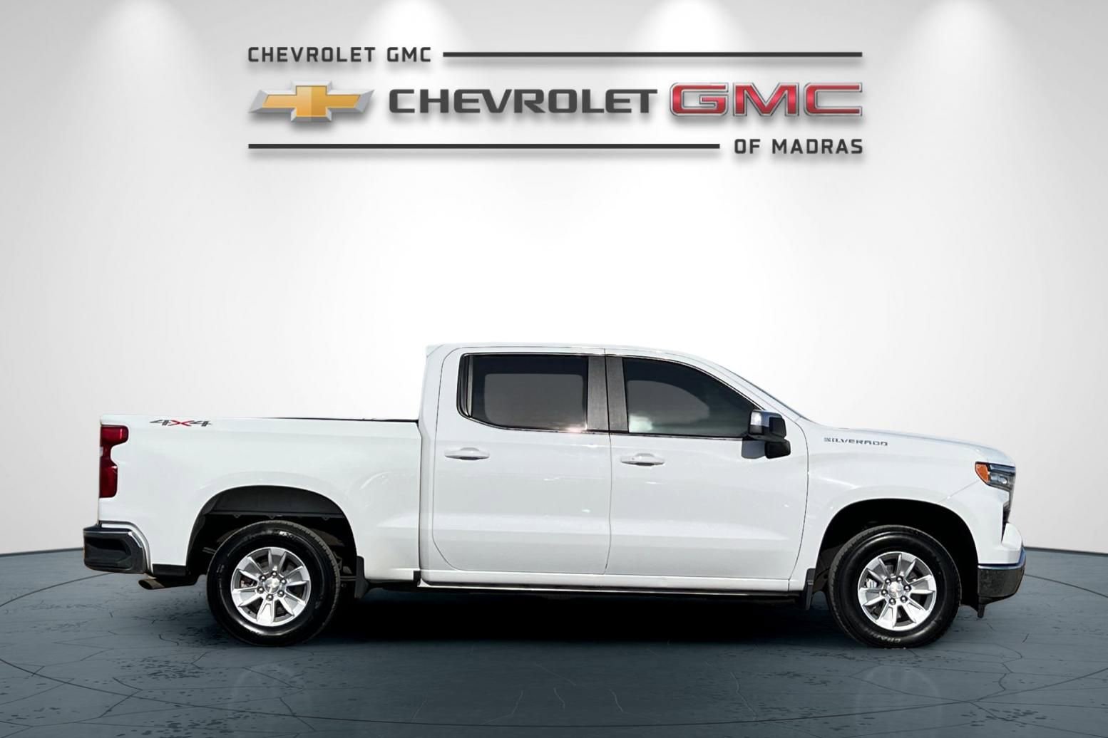 Used 2025 Chevrolet Silverado 1500 LT image 2