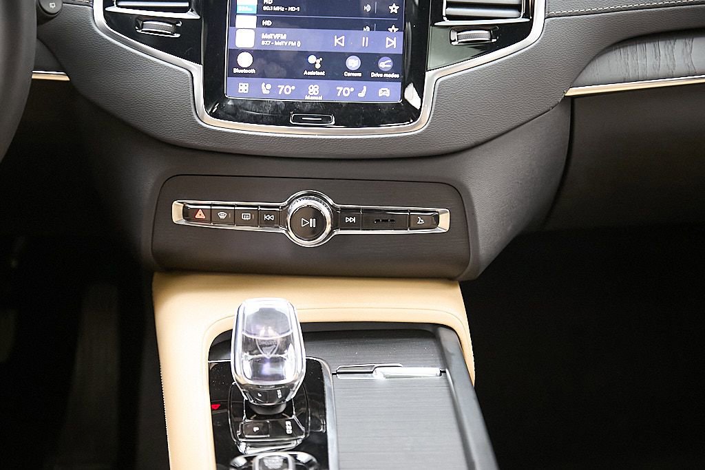 Certified 2024 Volvo XC90 T8 Ultimate w/ Protection Package image 32