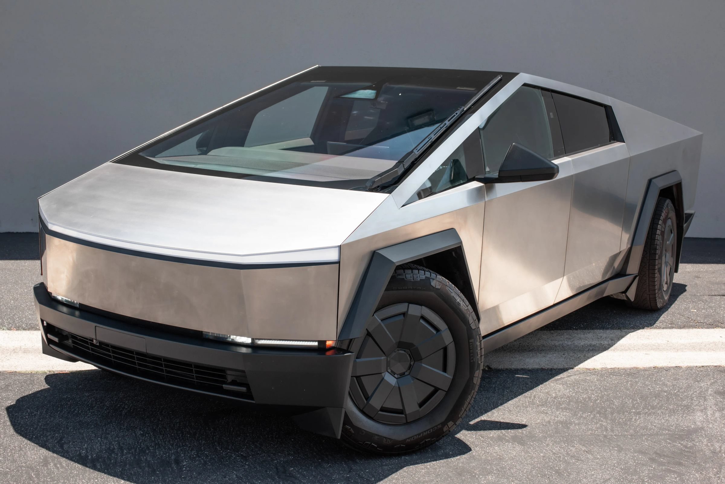 Used 2025 Tesla Cybertruck AWD Crew Cab image 2