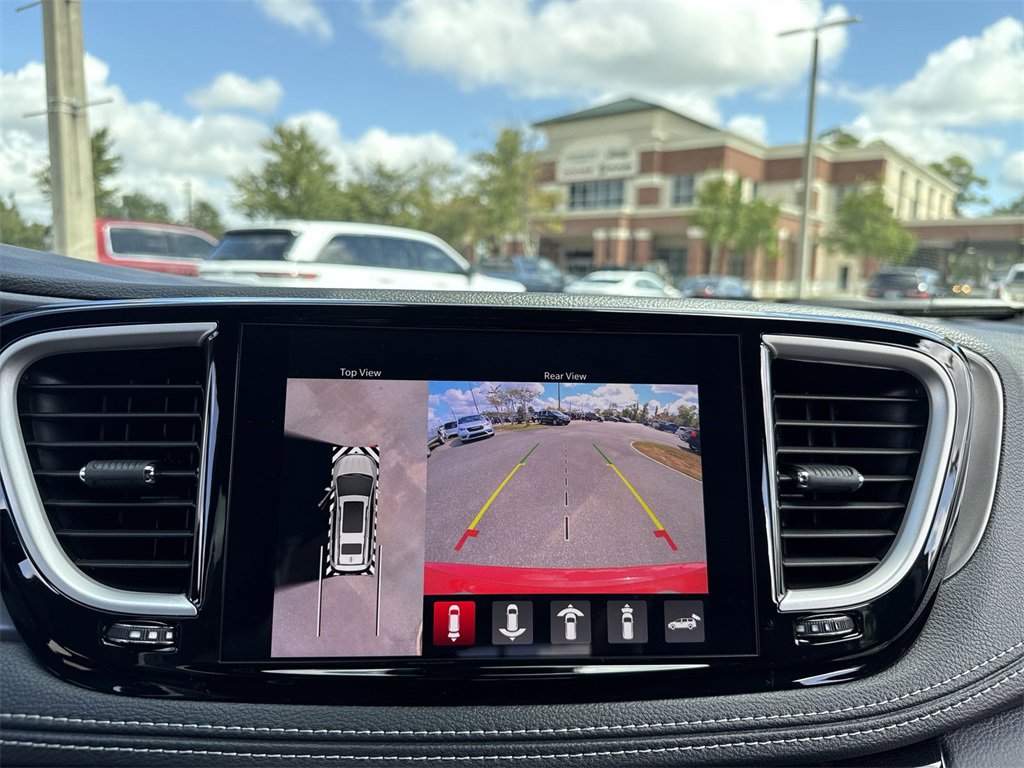 New 2026 Chrysler Pacifica Select image 23