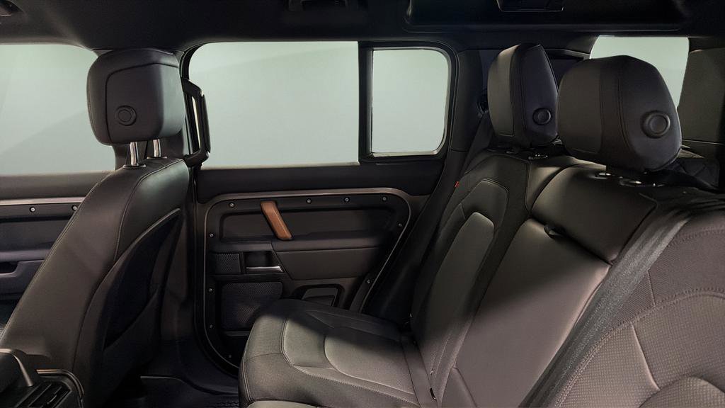 Used 2023 Land Rover Defender 110 X-Dynamic SE AWD/4WD image 16