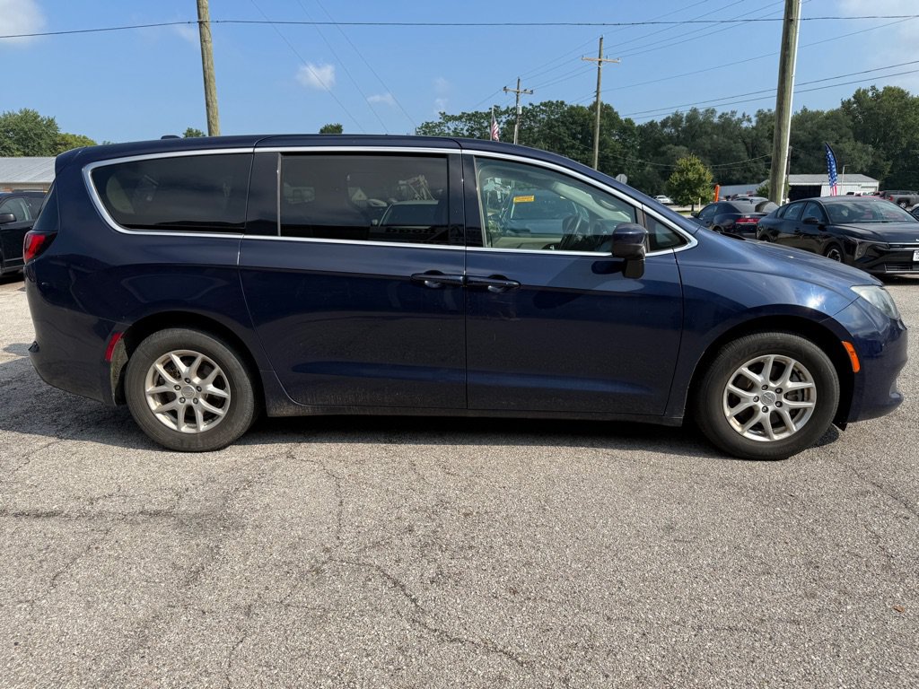 Used 2020 Chrysler Voyager LX FWD image 6