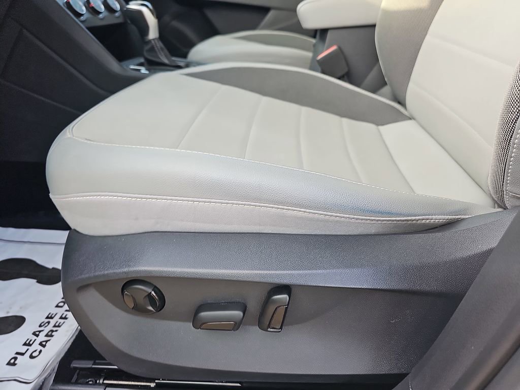Used 2022 Volkswagen Taos SE w/ Panoramic Sunroof Package image 31