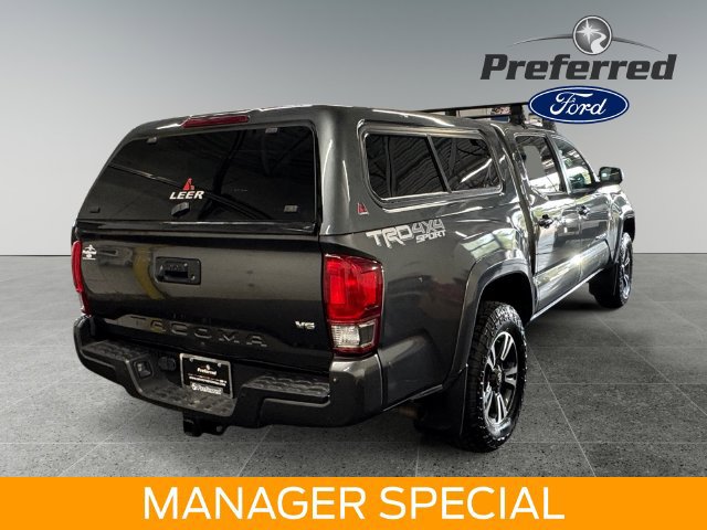 Used 2017 Toyota Tacoma TRD Sport AWD/4WD image 17