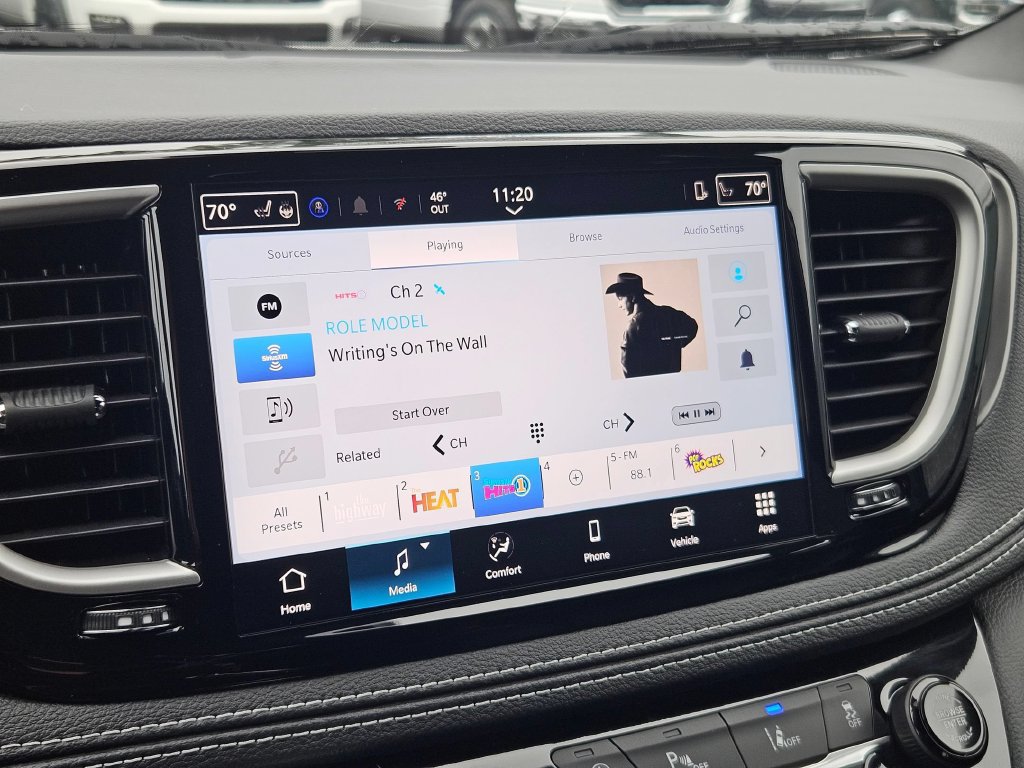 New 2026 Chrysler Pacifica Select AWD/4WD image 31