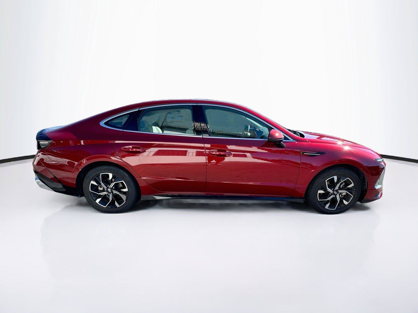 Used 2025 Hyundai Sonata SEL FWD image 3