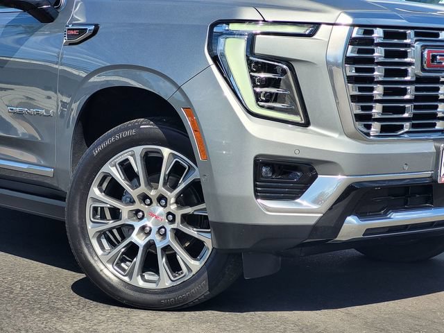 Used 2025 GMC Yukon XL Denali w/ Denali Reserve Package AWD/4WD image 9
