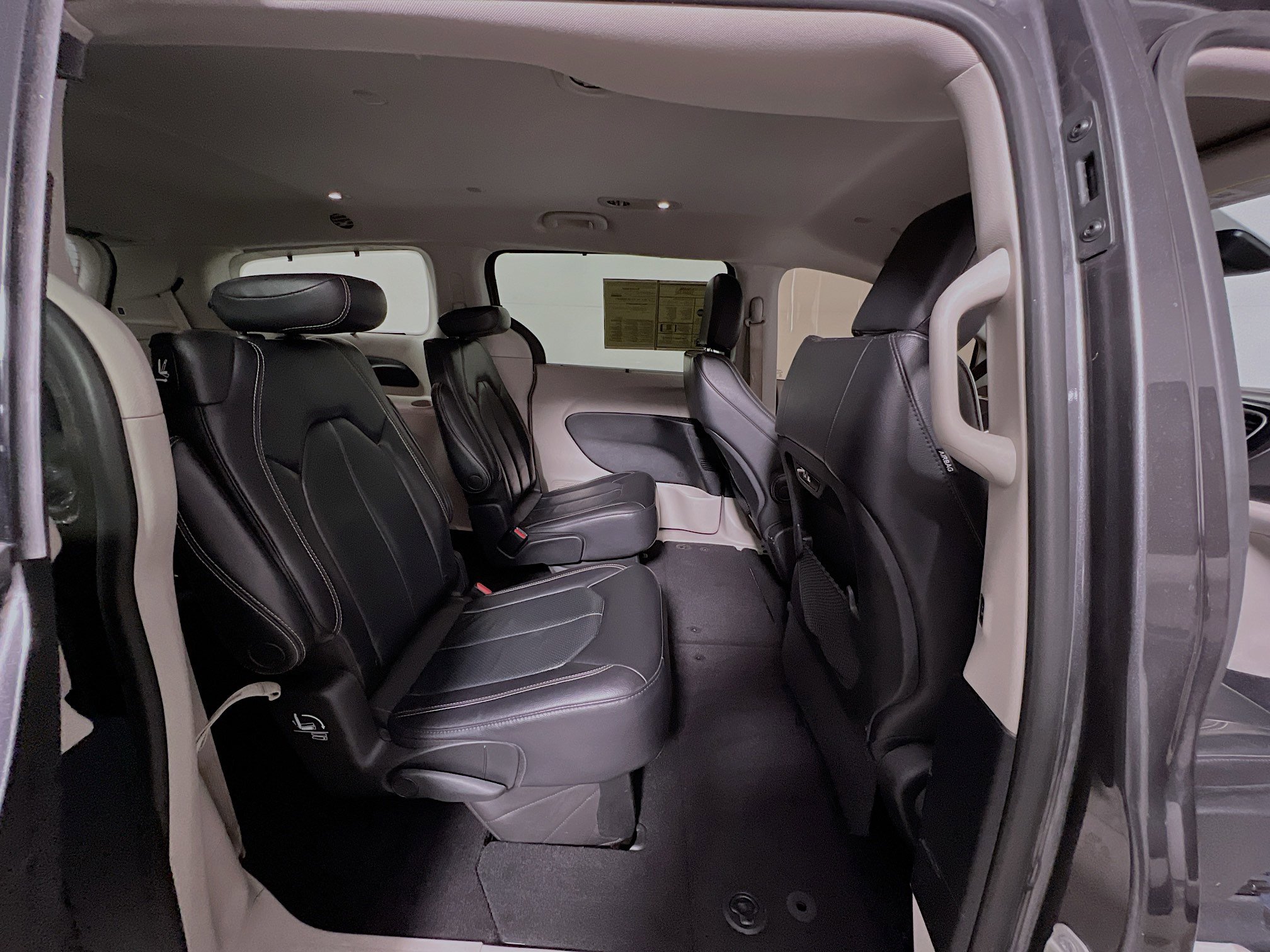 Used 2022 Chrysler Pacifica Touring-L image 33