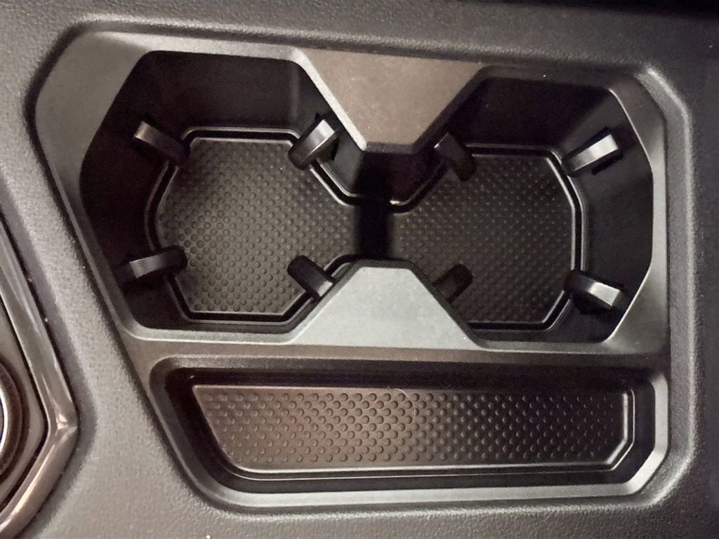 Certified 2022 Volkswagen Tiguan SE w/ Panoramic Sunroof Package image 15