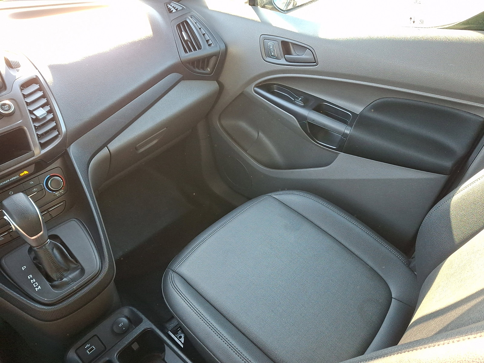 Certified 2023 Ford Transit Connect XL w/ Trailer Tow Package image 16