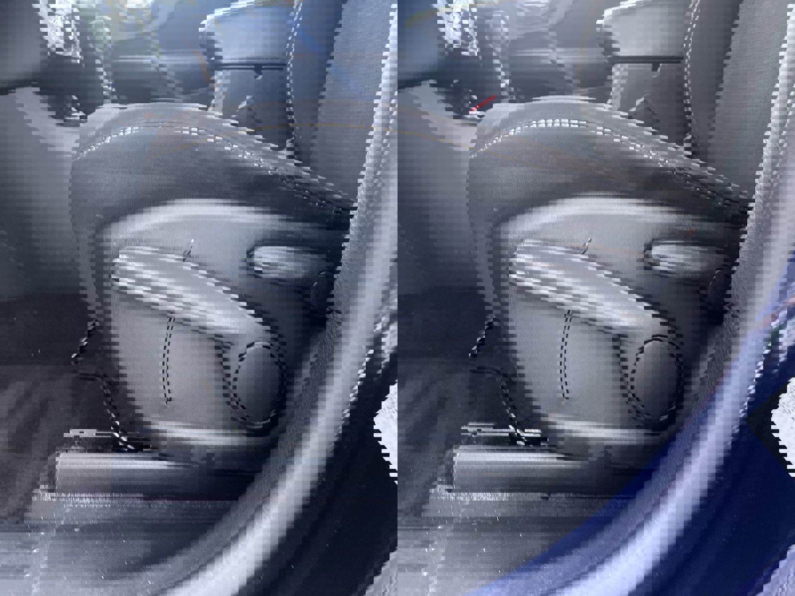 Used 2016 Jeep Cherokee Latitude w/ Cold Weather Group image 14