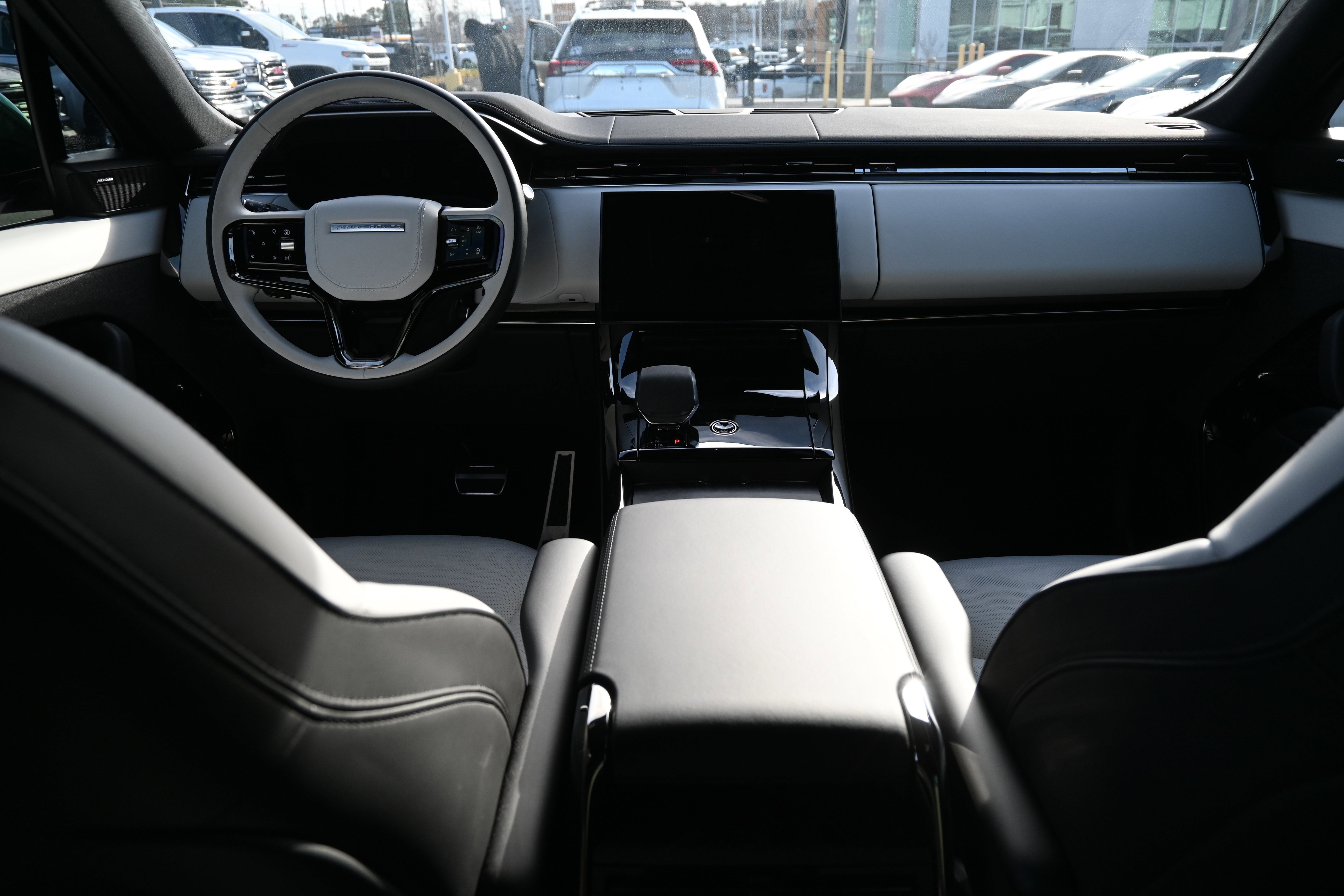 Used 2025 Land Rover Range Rover Sport Dynamic SE image 3