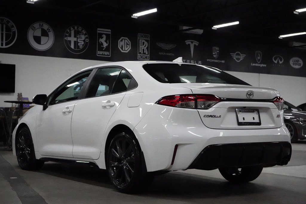Used 2024 Toyota Corolla SE FWD image 3