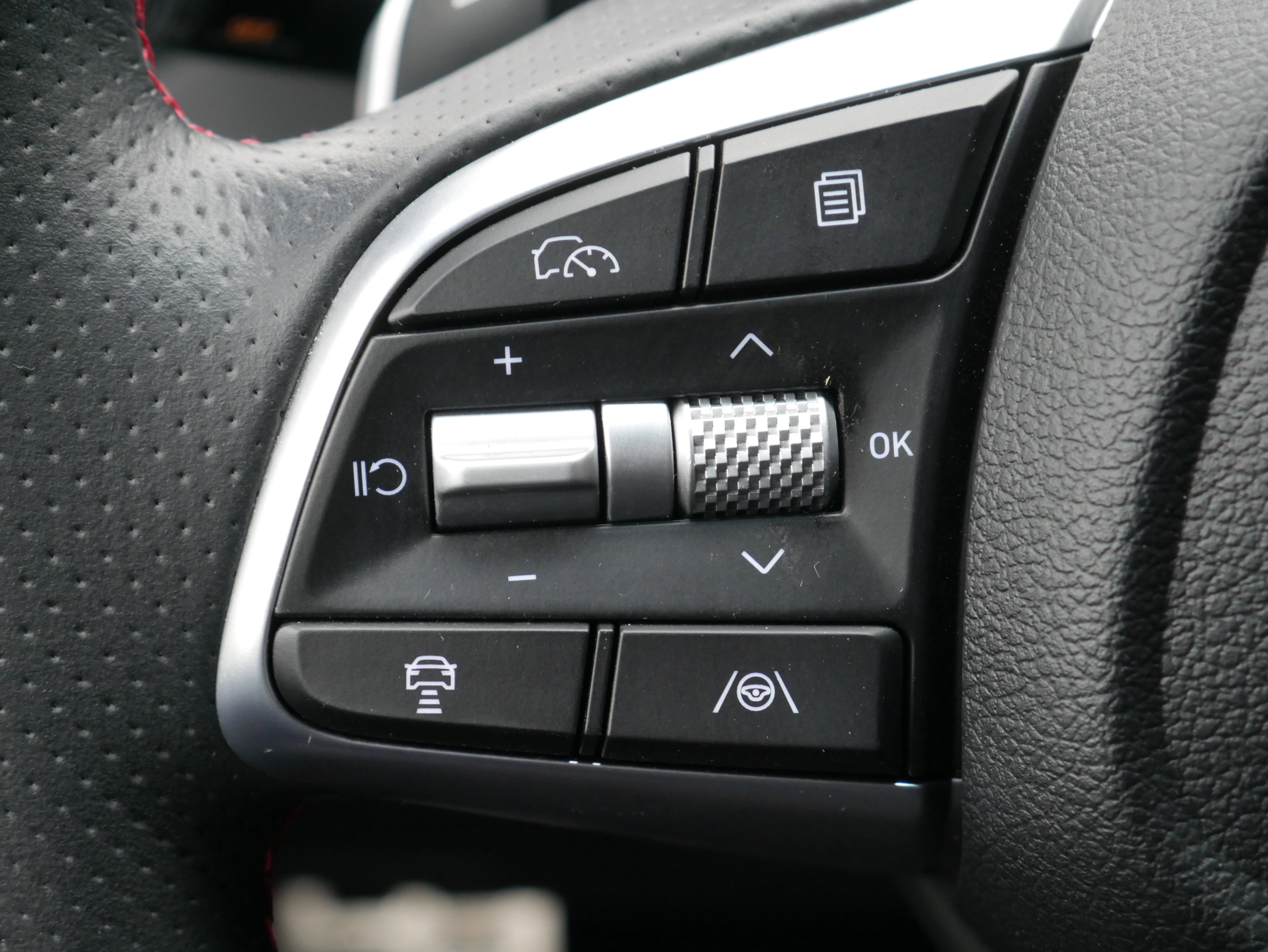 Used 2024 Genesis G70 2.5T w/ Sport Prestige Package image 25