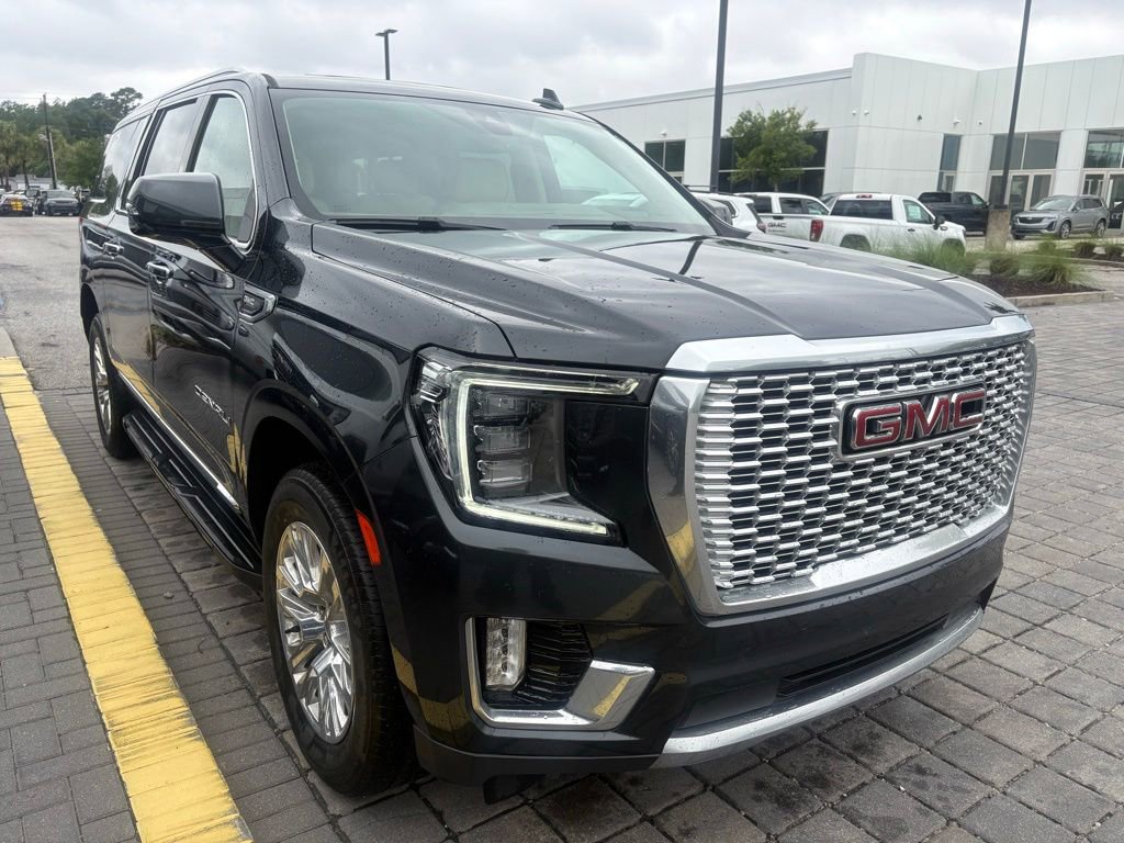 Used 2022 GMC Yukon XL Denali RWD image 4