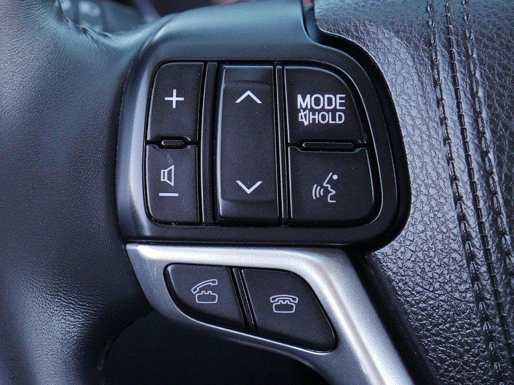 Used 2016 Toyota Highlander Plus AWD/4WD image 30