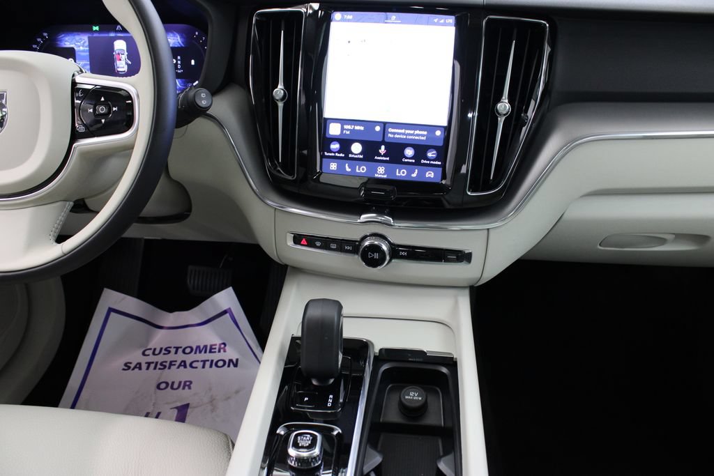 Used 2024 Volvo XC60 B5 Core AWD/4WD image 23