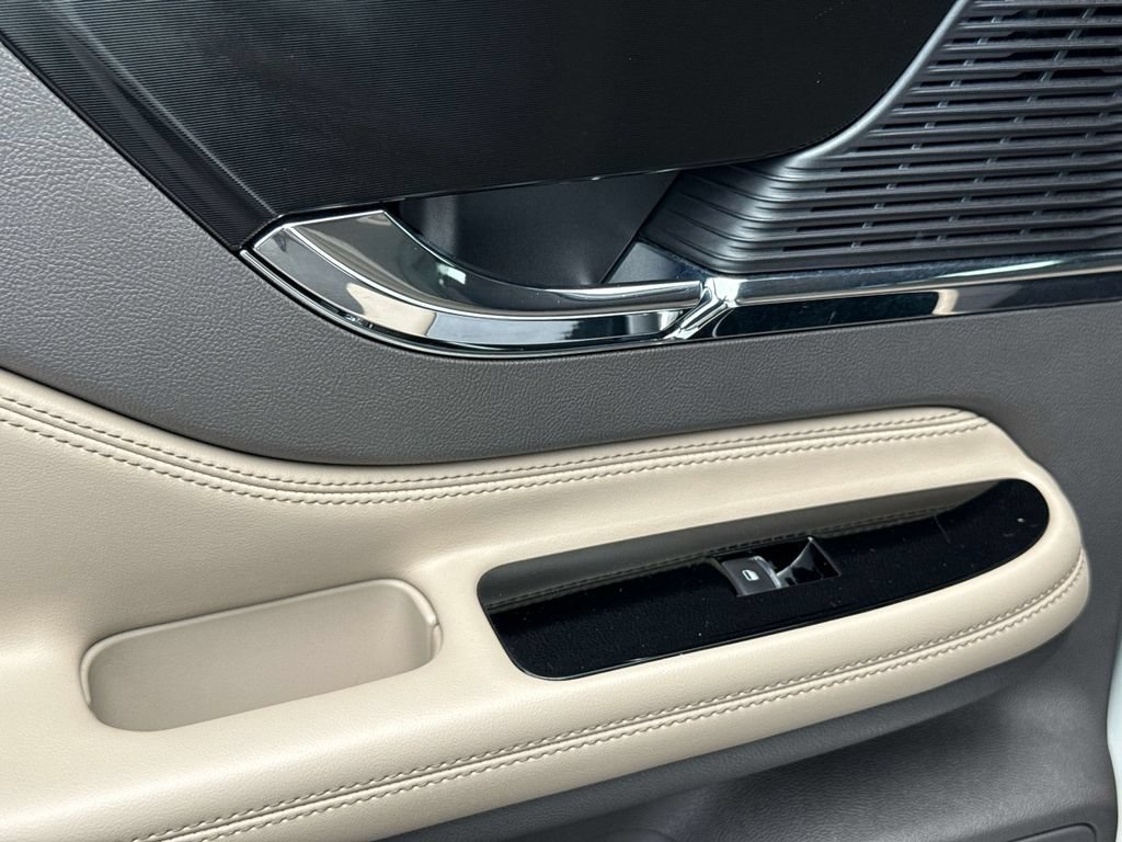 Certified 2022 Lincoln Corsair FWD image 13
