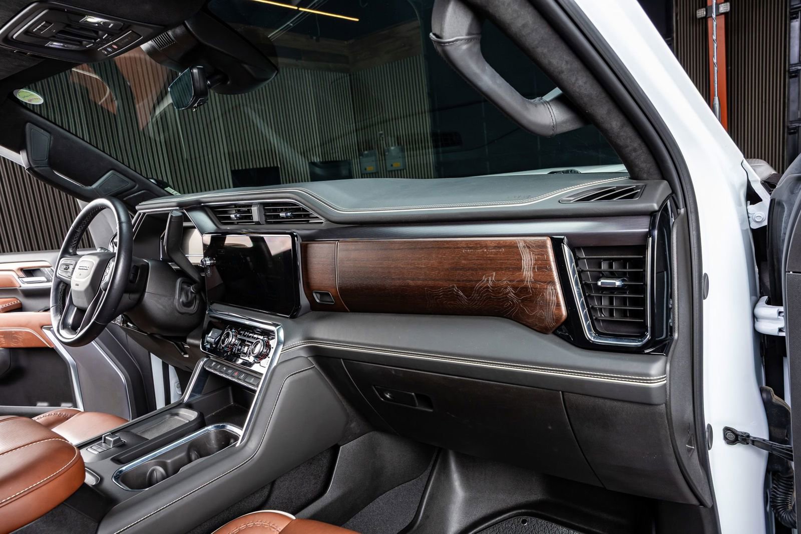 Used 2025 GMC Sierra 2500 Denali Ultimate w/ Max Trailering Package image 18