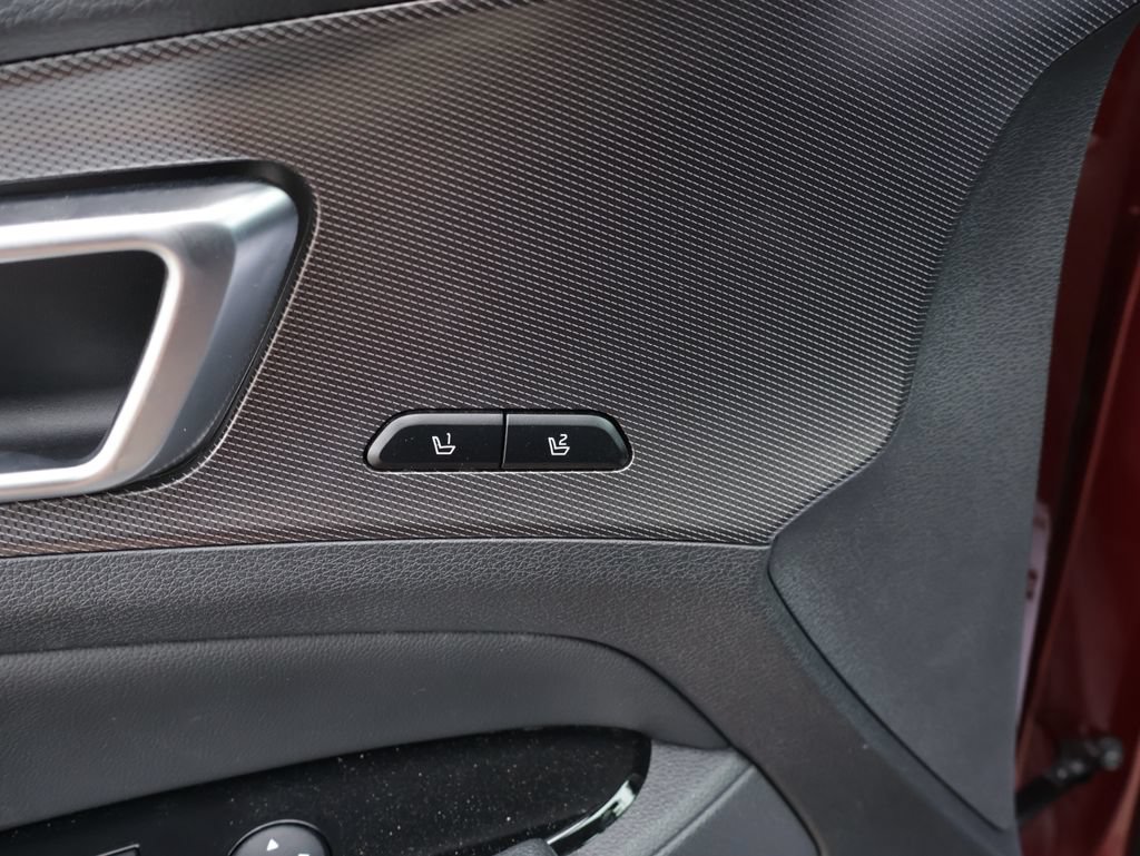 Certified 2025 Kia Sportage SX FWD image 17