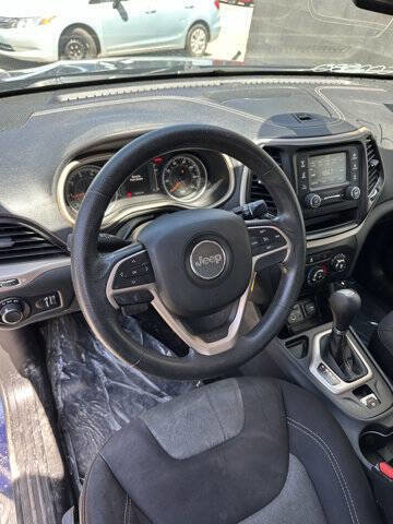 Used 2015 Jeep Cherokee Sport FWD image 13