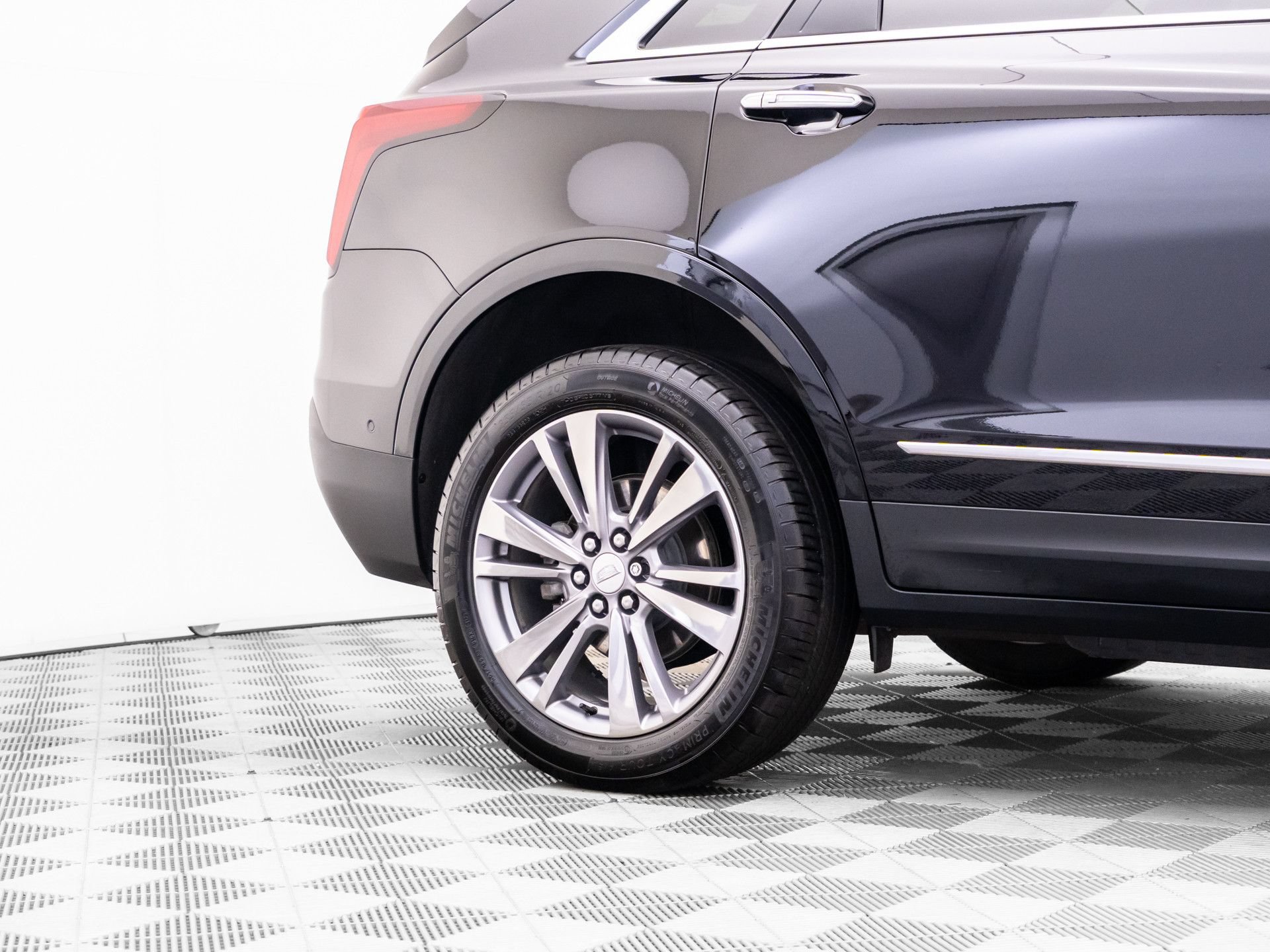 Certified 2025 Cadillac XT5 Premium Luxury w/ Technology Package AWD/4WD image 36