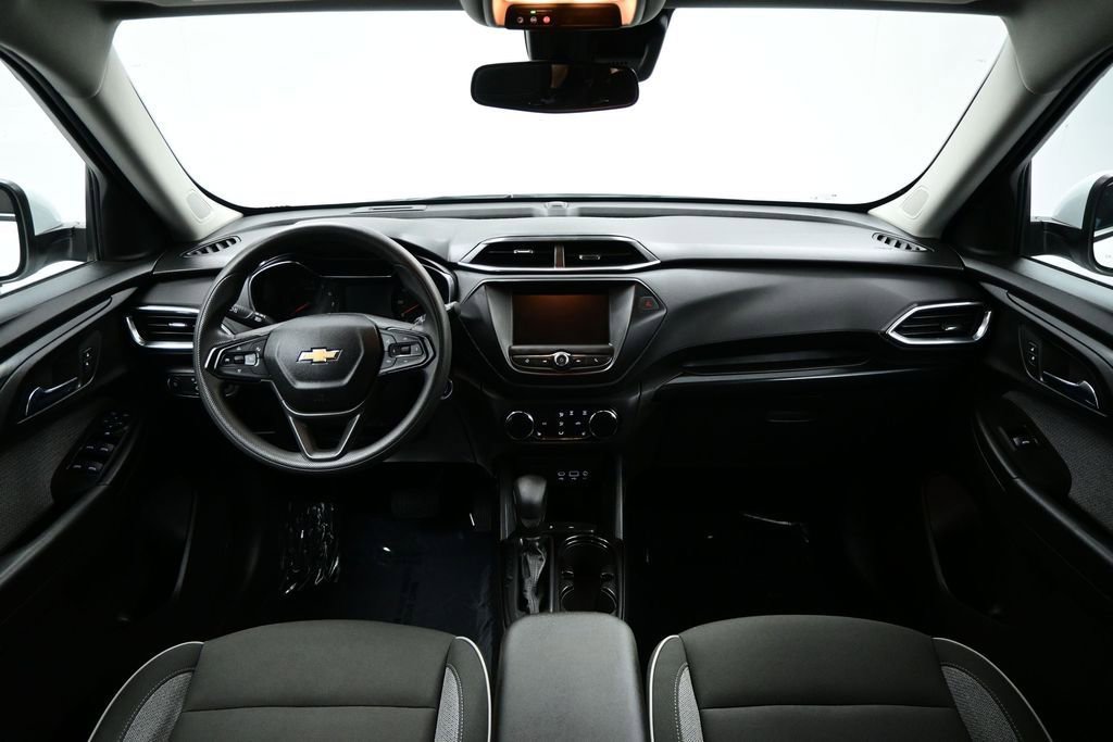 Used 2023 Chevrolet TrailBlazer LT FWD image 9