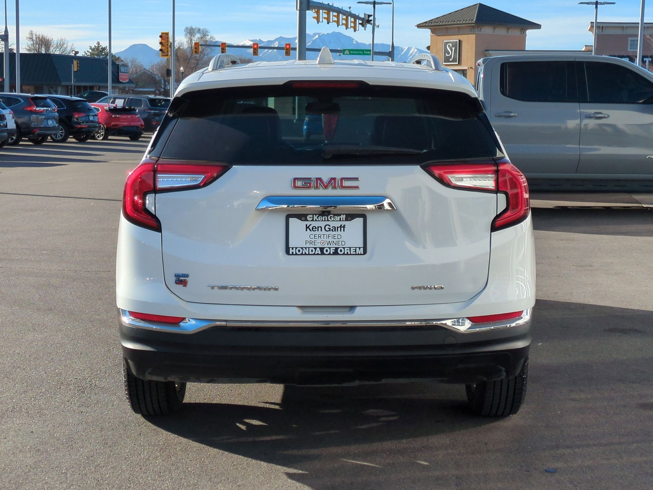 Used 2023 GMC Terrain SLT image 7