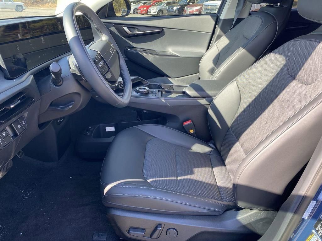 New 2025 Kia EV6 Light w/ Light LR Technology Package RWD image 12