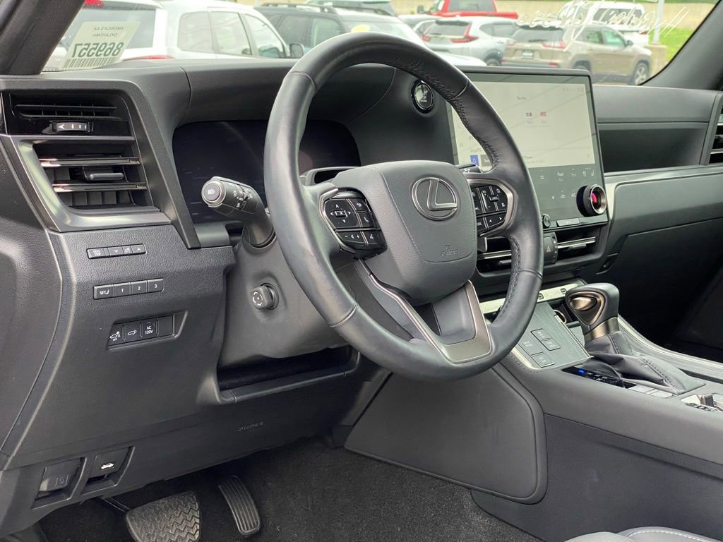 Used 2024 Lexus GX 550 w/ Accessory Package (2T) image 9