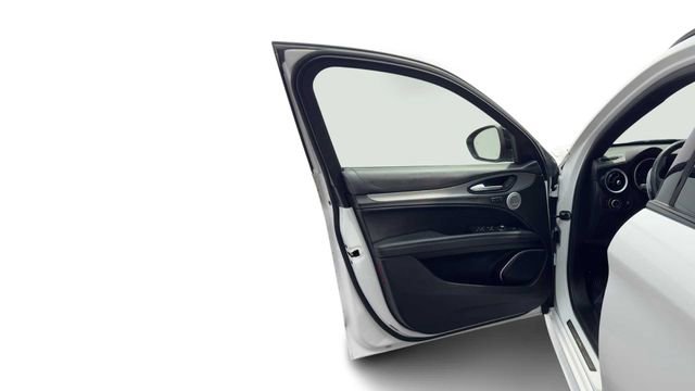 Used 2022 Alfa Romeo Stelvio Veloce image 10