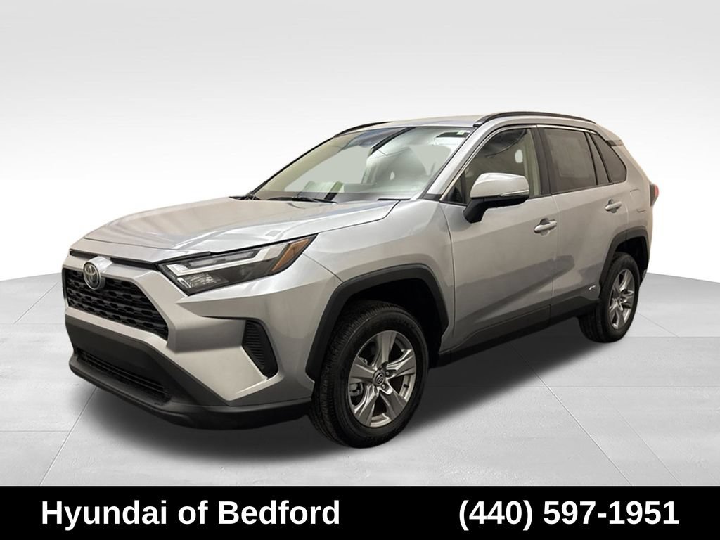 Used 2025 Toyota RAV4 XLE AWD/4WD image 1