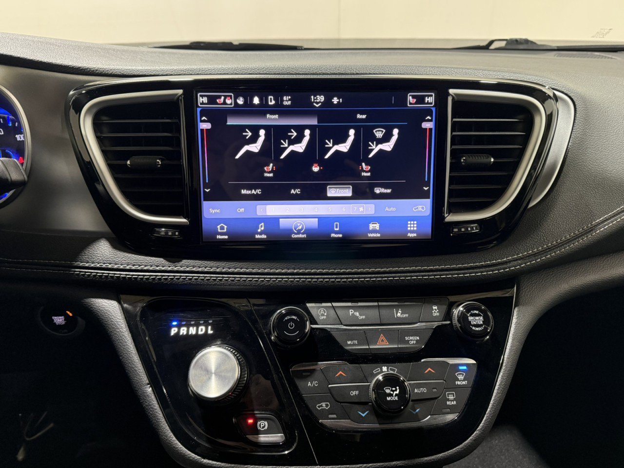 Used 2023 Chrysler Pacifica Touring image 19