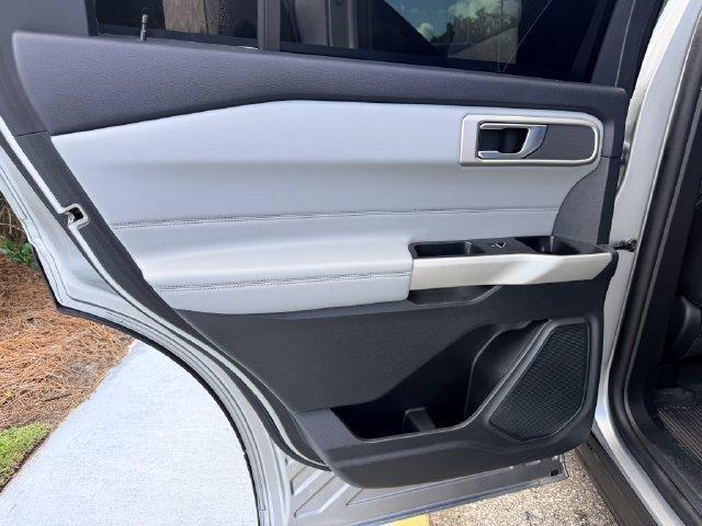 Used 2023 Ford Explorer XLT w/ Equipment Group 202A RWD image 15