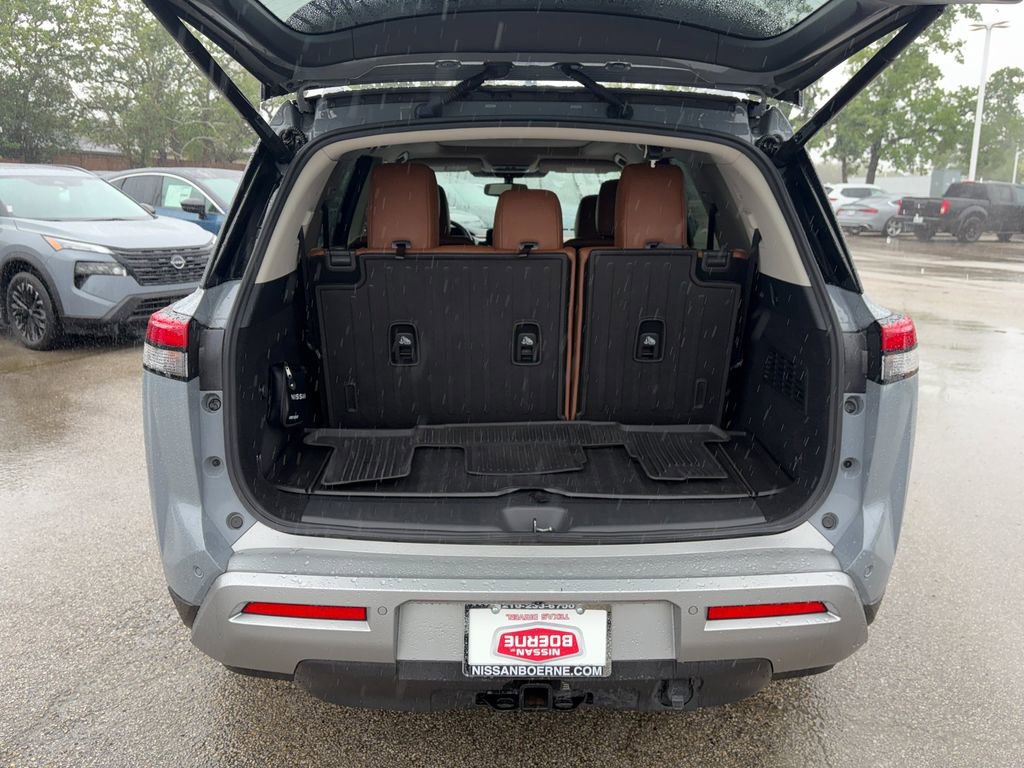 Used 2022 Nissan Pathfinder Platinum w/ Cargo Package image 28