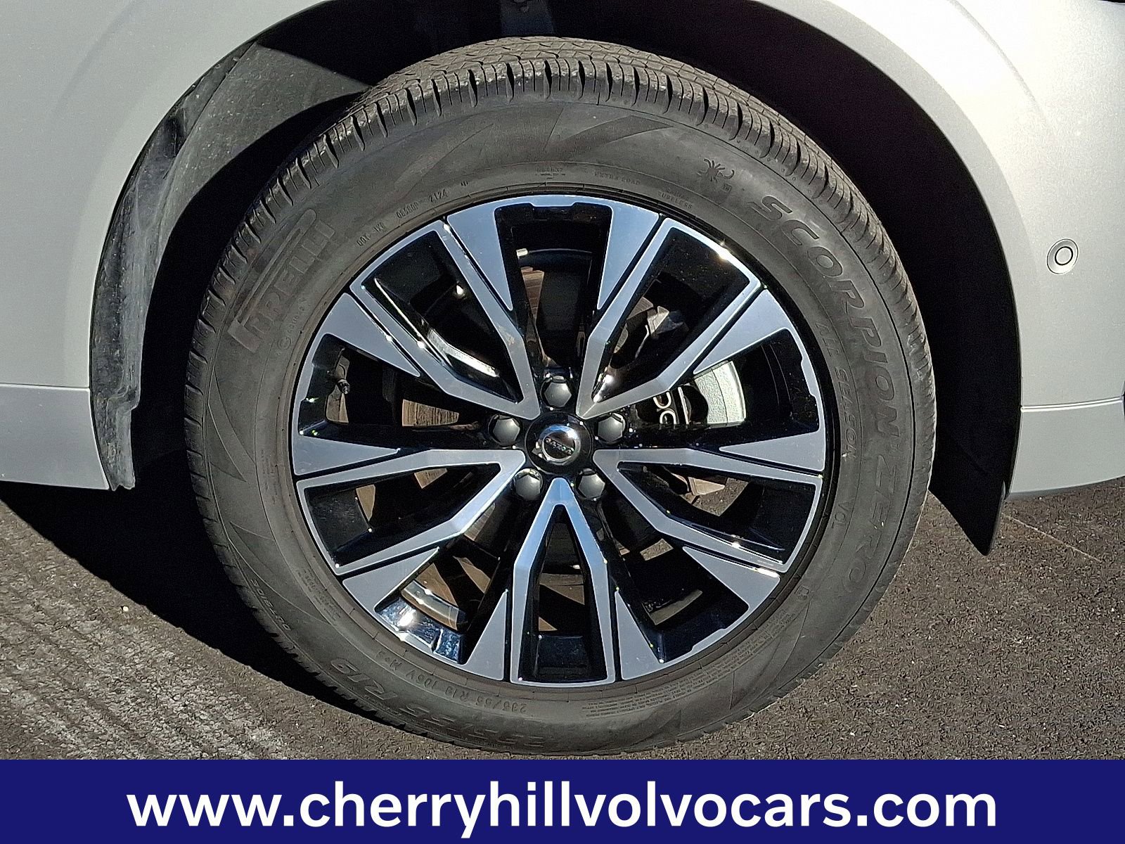 Certified 2025 Volvo XC60 B5 Plus image 9