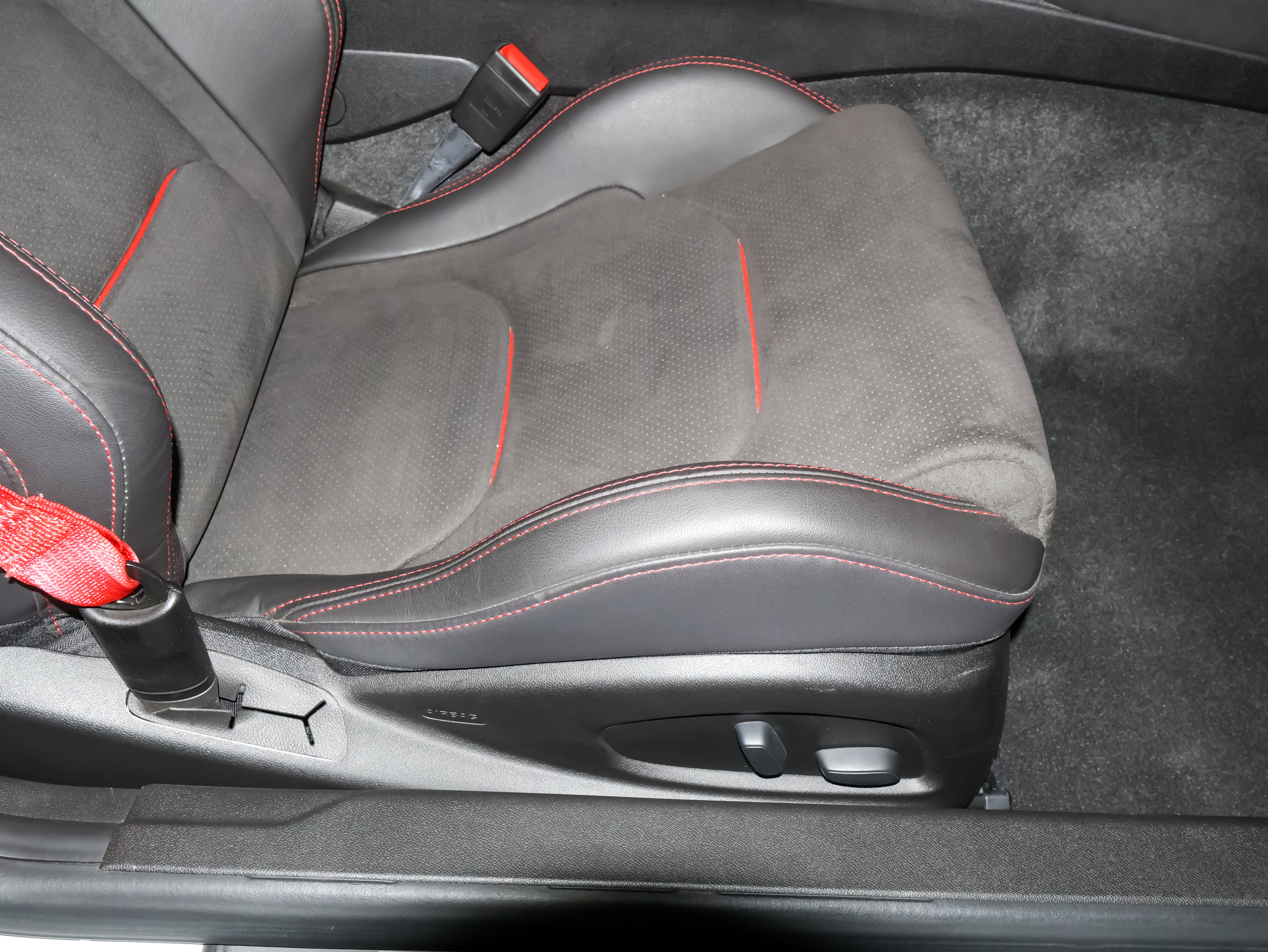 Used 2018 Chevrolet Camaro ZL1 RWD image 59
