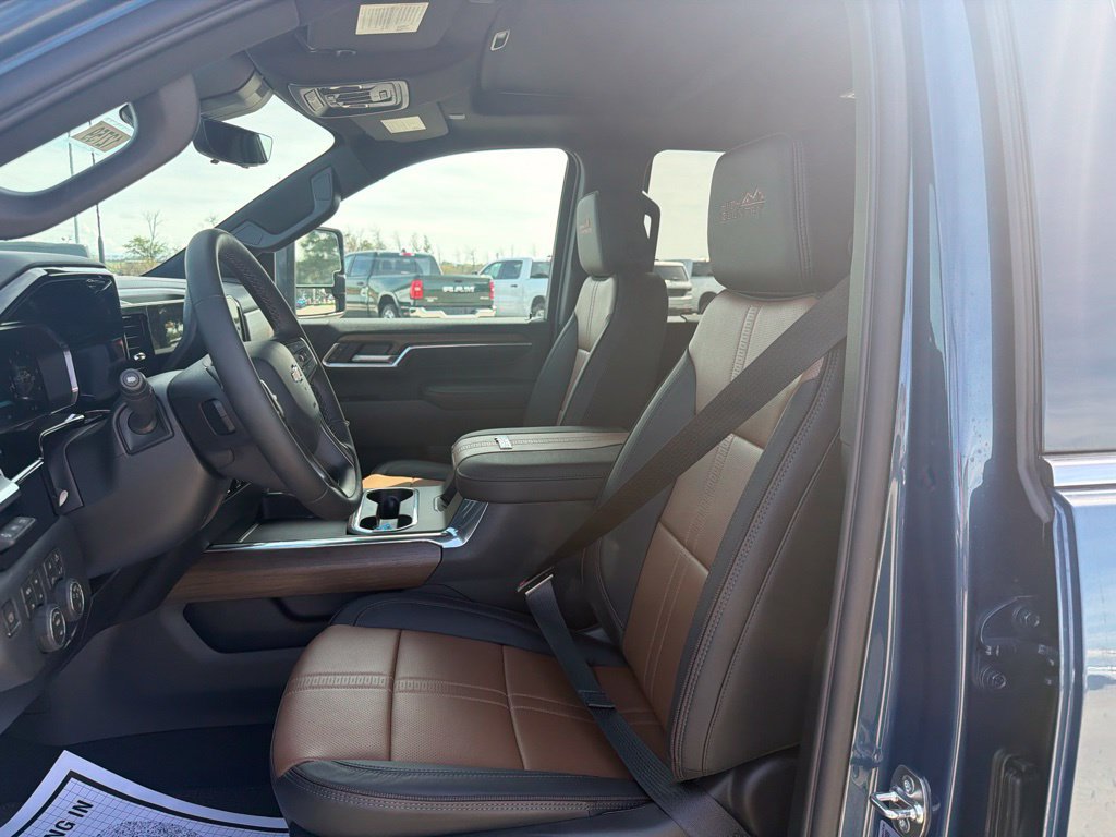 New 2026 Chevrolet Silverado 3500 High Country w/ Technology Package AWD/4WD image 9