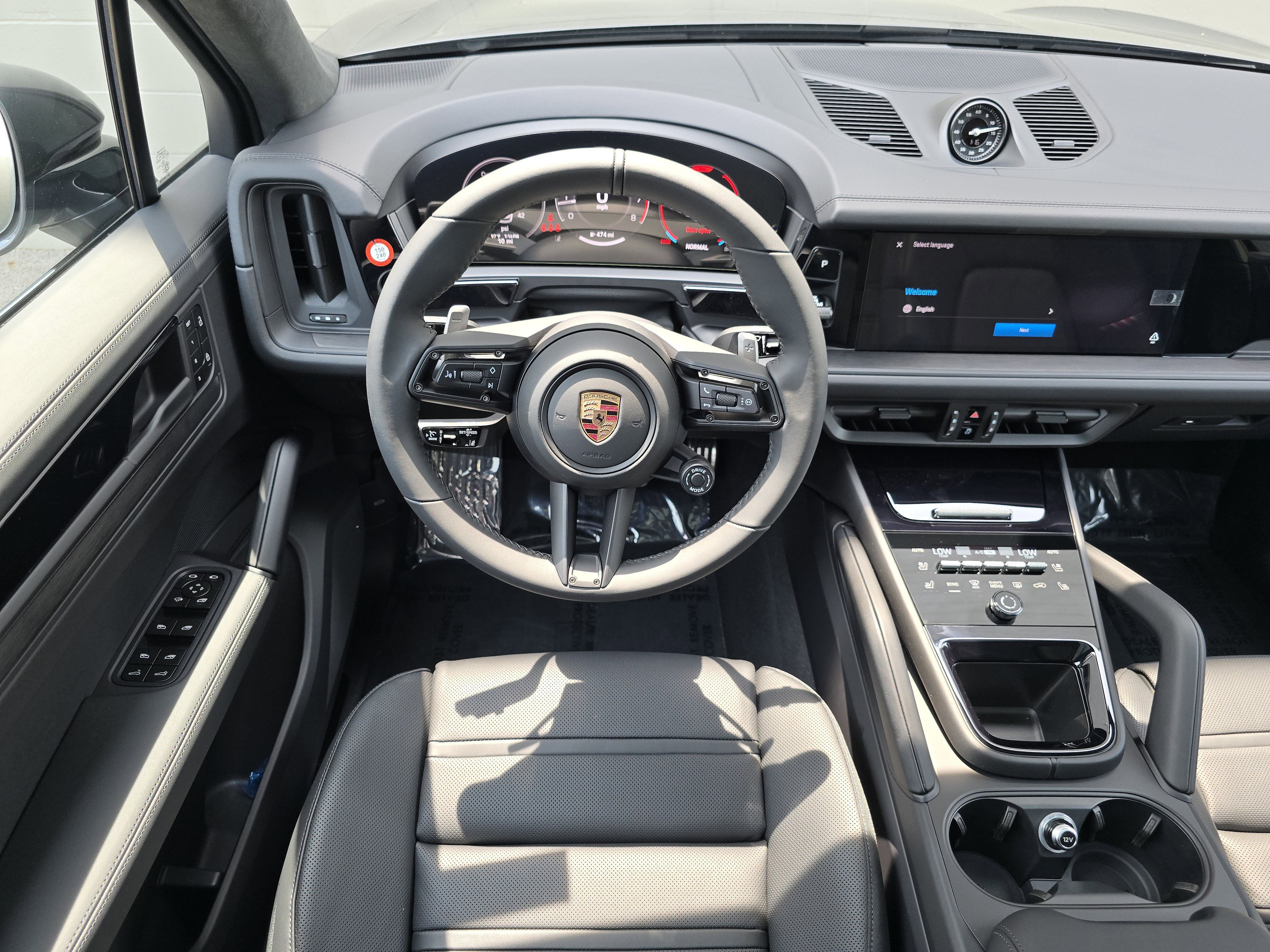 New 2025 Porsche Cayenne GTS image 24