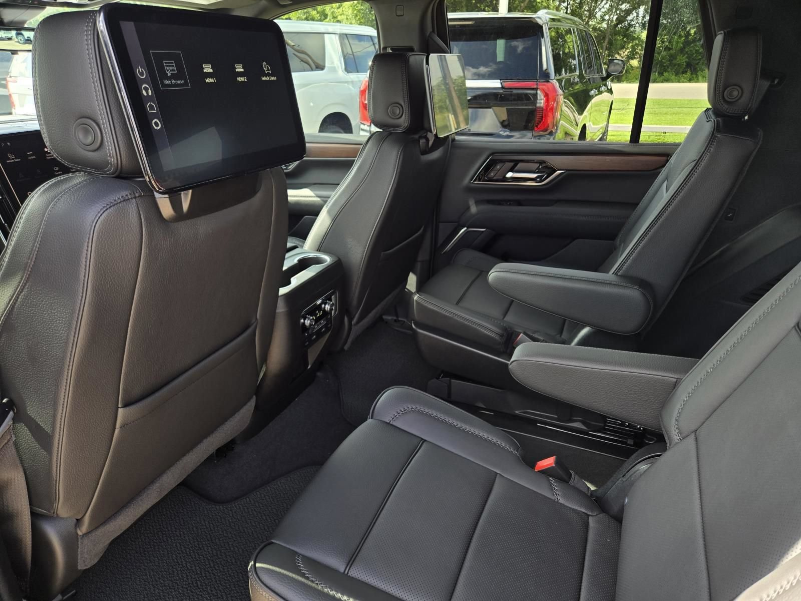 New 2026 GMC Yukon Denali w/ Denali Reserve Package AWD/4WD image 6