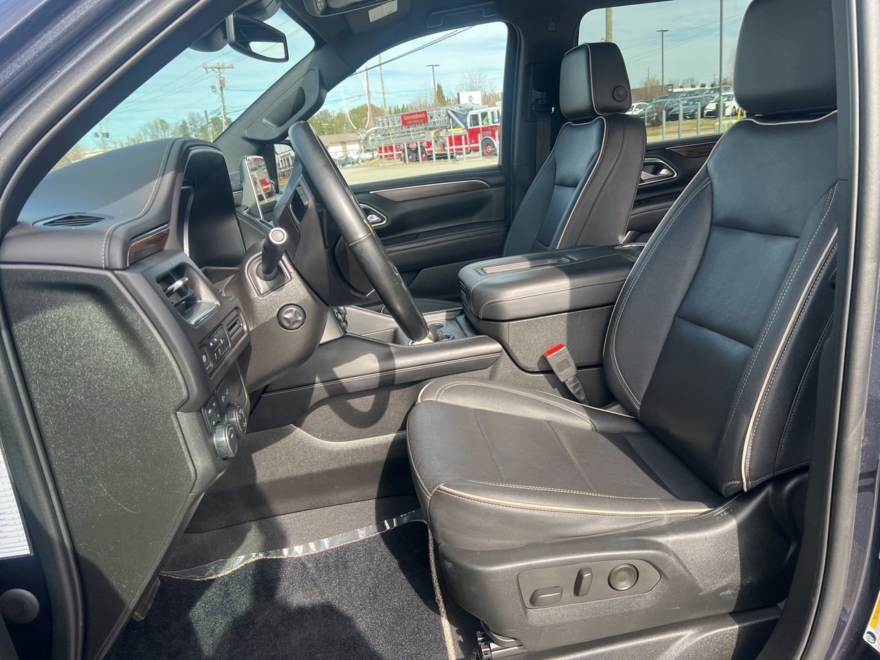 Used 2023 Chevrolet Suburban Premier image 16