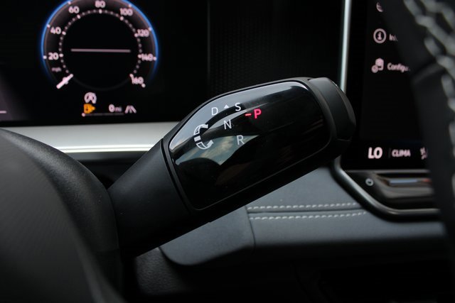 New 2025 Volkswagen Tiguan SE image 11