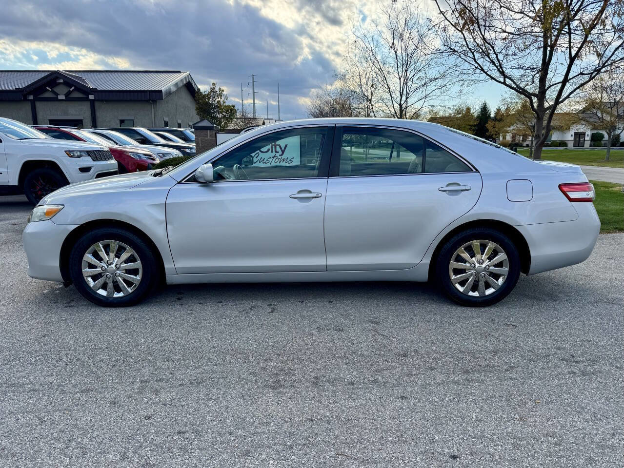 Used 2010 Toyota Camry LE image 9