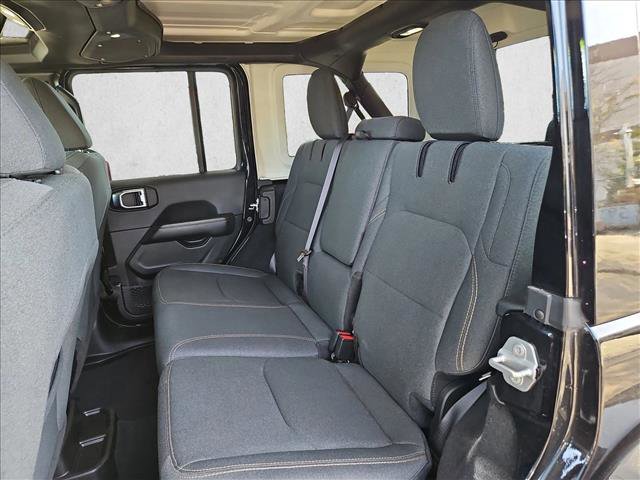 Used 2025 Jeep Wrangler Sahara image 13