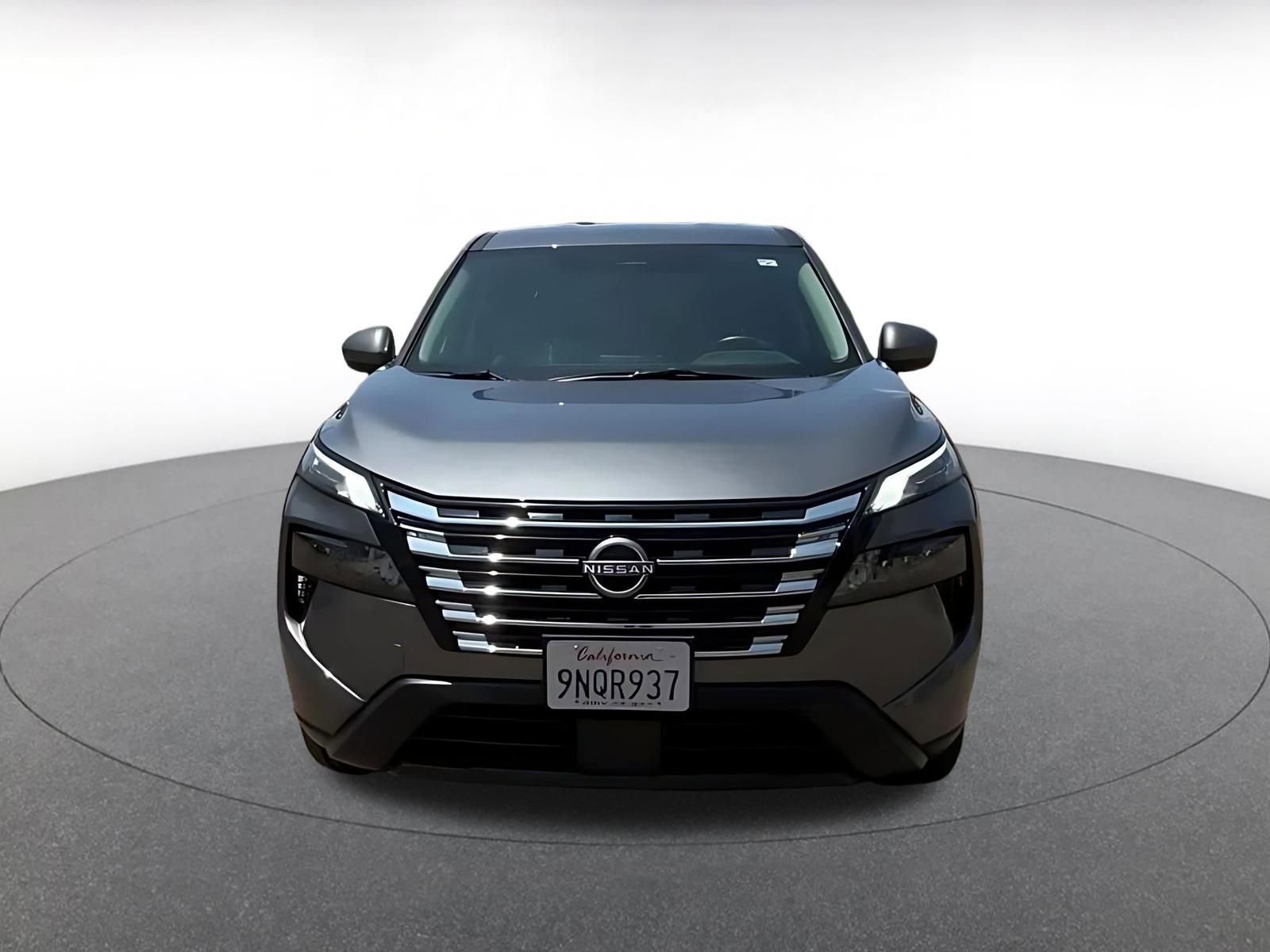 Used 2025 Nissan Rogue SV FWD image 4