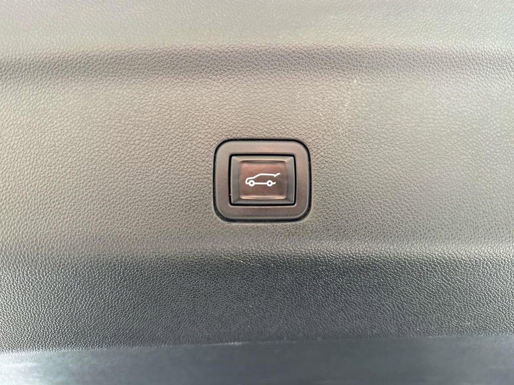 Used 2024 GMC Yukon AT4 w/ Technology Package AWD/4WD image 12