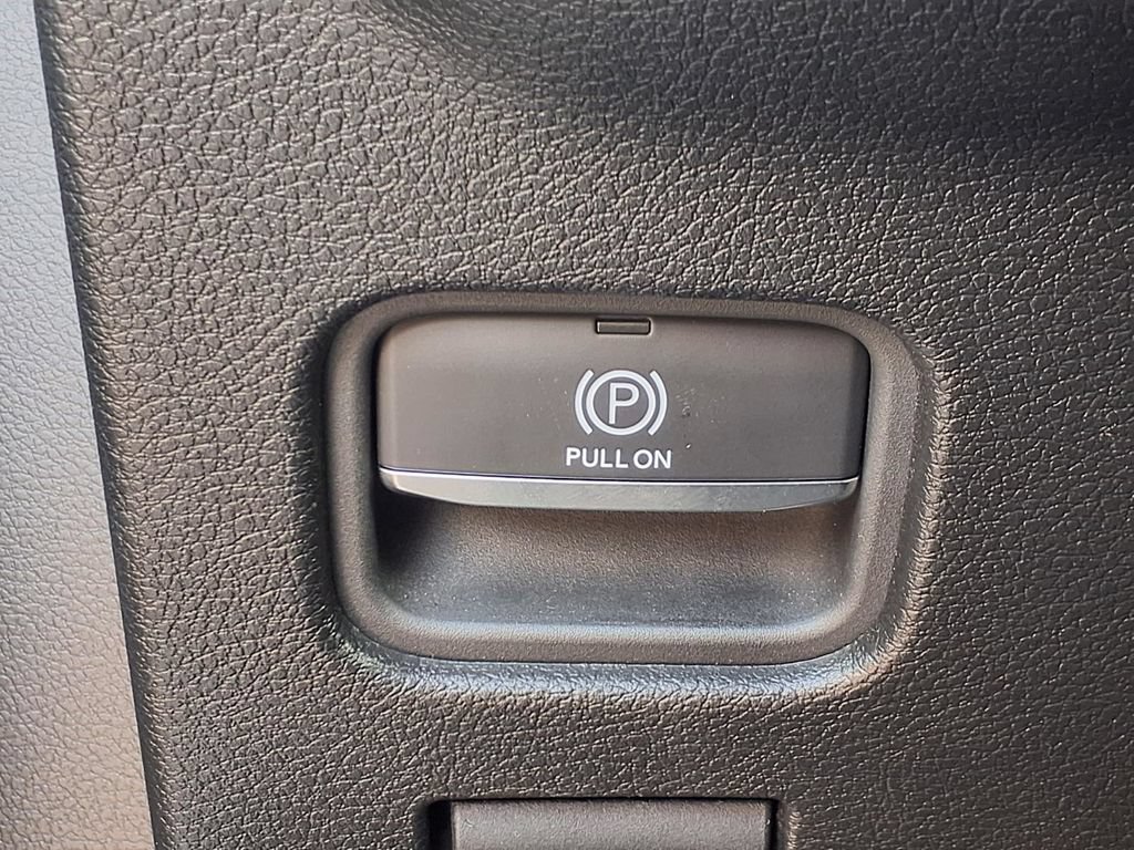 Used 2024 Jeep Grand Cherokee Altitude RWD image 9
